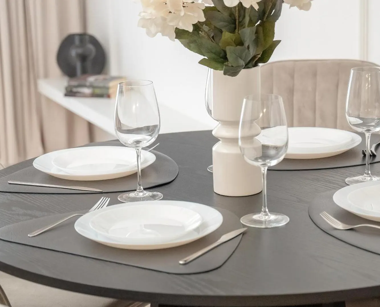 Stylish Apartments With Balcony & Parking In The Old Town Of Wroclaw By Noclegi Renters