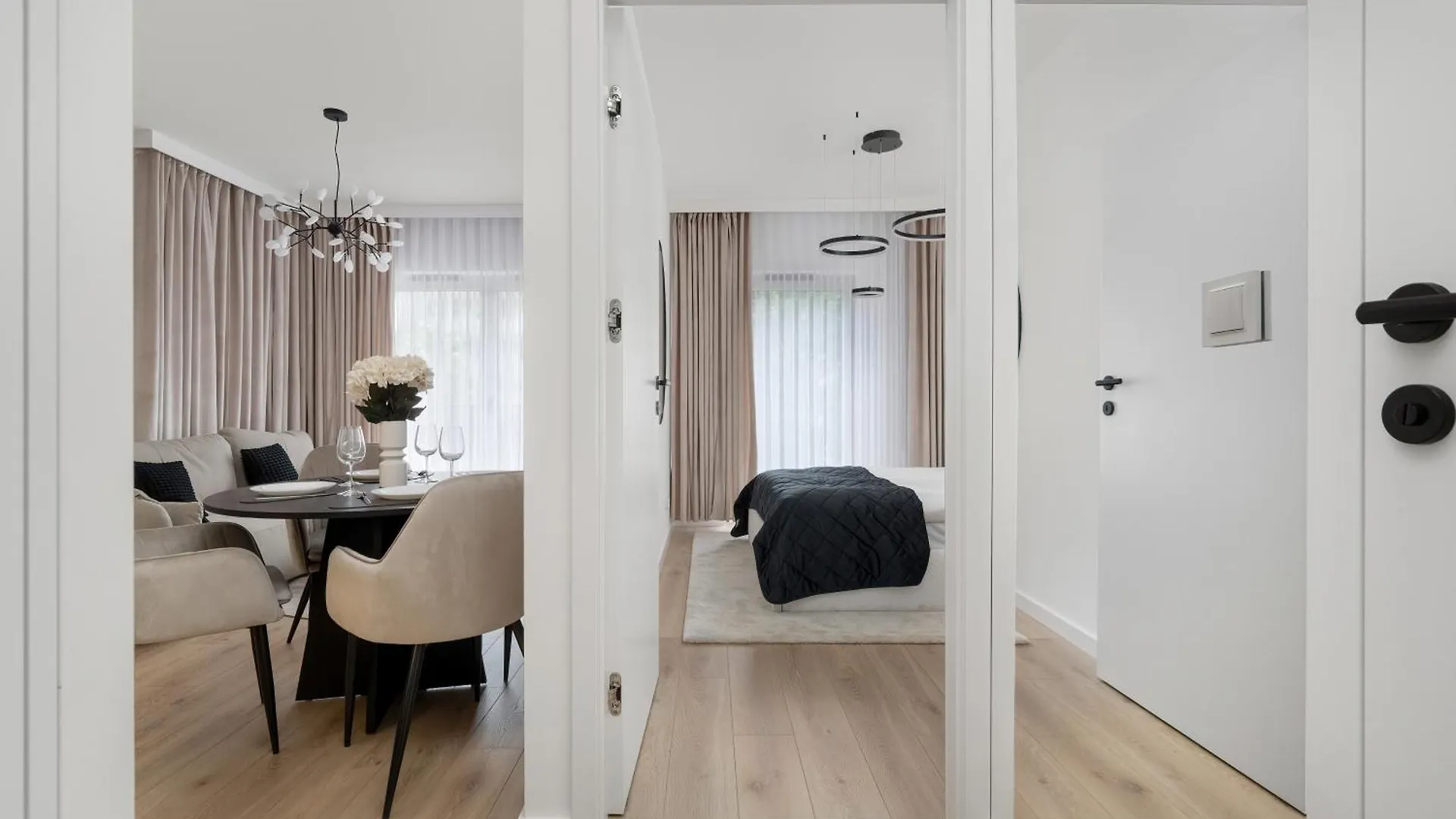 Stylish Apartments With Balcony & Parking In The Old Town Of Wroclaw By Noclegi Renters