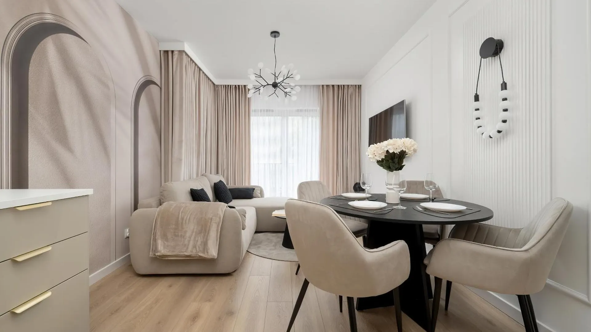 Stylish Apartments With Balcony & Parking In The Old Town Of Wroclaw By Noclegi Renters